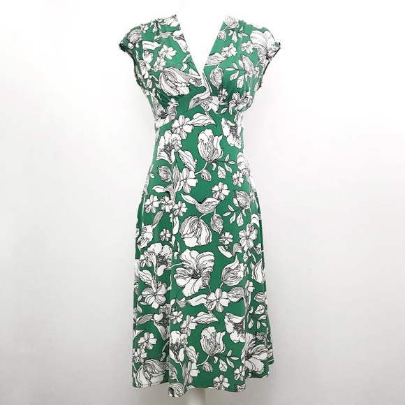 G.H. Bass & Co. Dresses & Skirts - G.H. Bass & Co. Floral Leaf Ruched Faux Wrap Dress